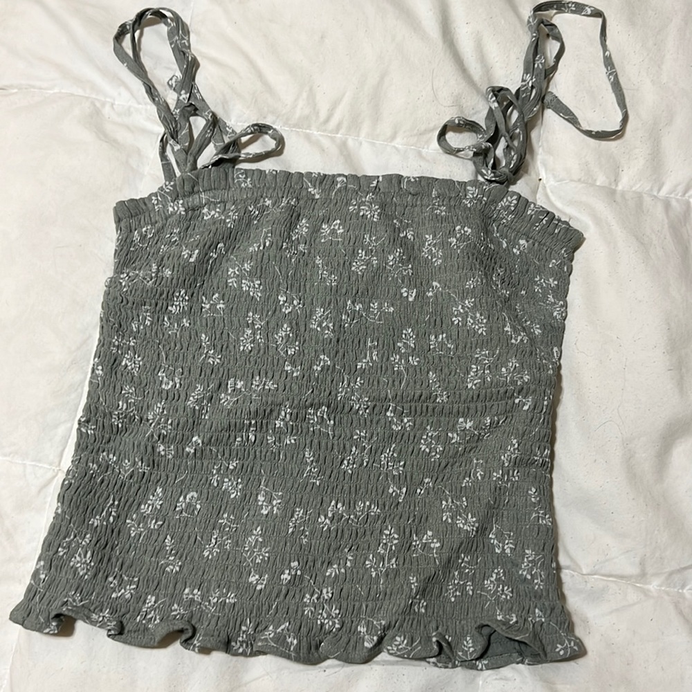Abercrombie & Fitch top. Size small. Worn once! Super cute!